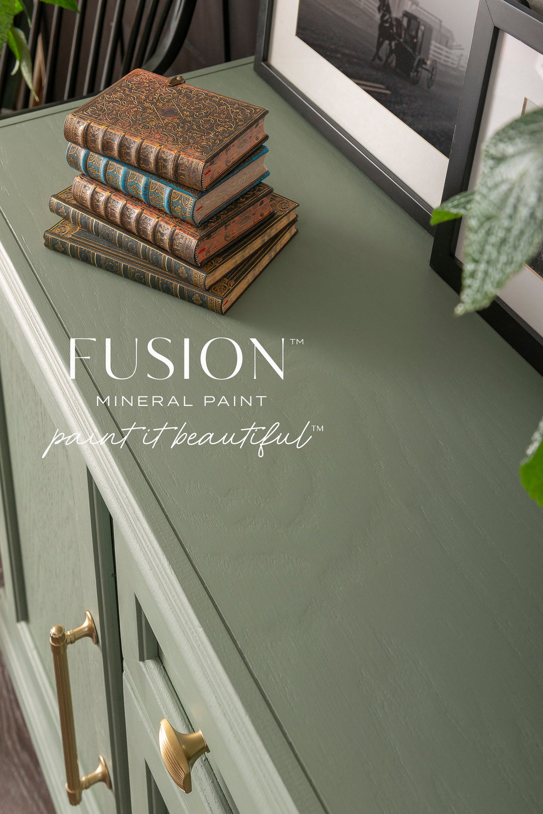 Carriage House I Mineral Paint﻿